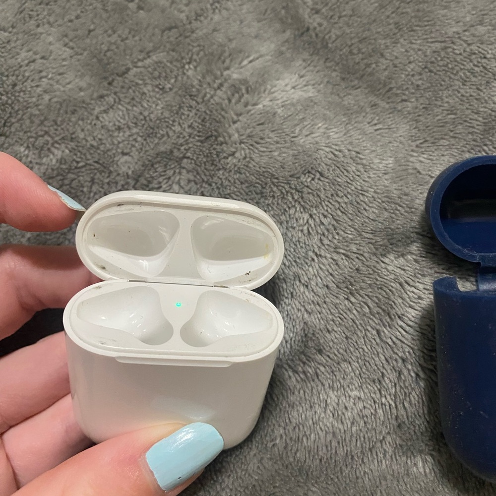 AirPods Case - Picture 3 of 4